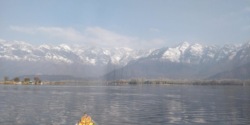 Shikara Ride 4 - kashmir travel - How to plan a solo trip to Kashmir