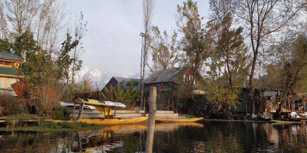 Shikara Ride 6 - kashmir travel - How to plan a solo trip to Kashmir